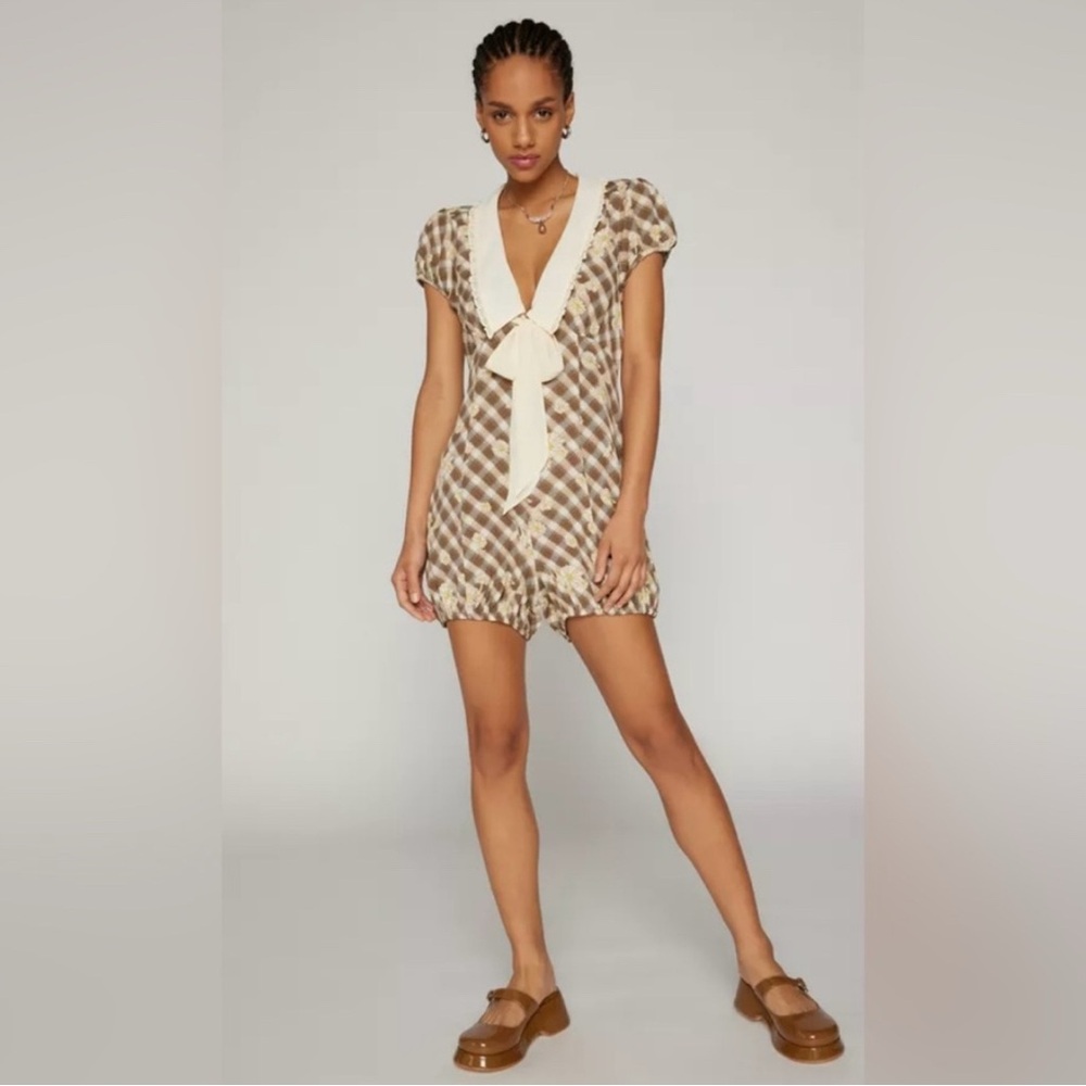 NWOT UO Urban Outfitters Giovanna Neutral Collared Romper Kimchi Blue XS